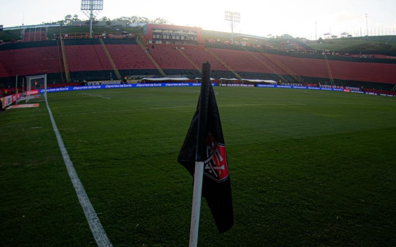 Vitória e Grêmio escalados para duelo decisivo no Brasileirão: confira as formações e os momentos das equipes