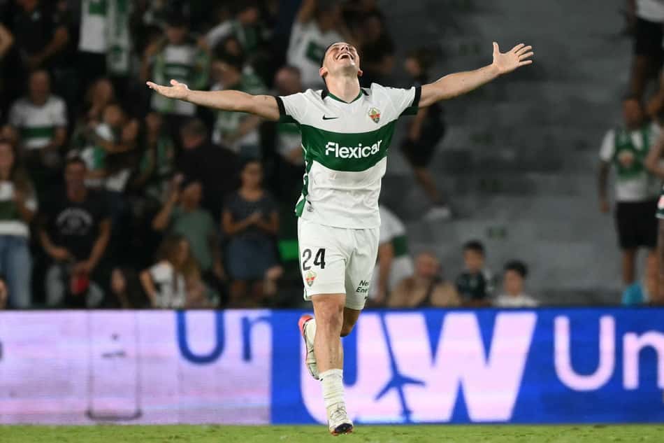 Abiel Osorio comemora o gol do Elche durante a partida contra o Real Madrid