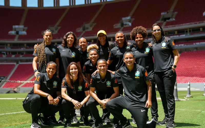 Seleção Brasileira Feminina de Beach Soccer visita Arena Mané Garrincha e busca inspiração para Mundial de 2024