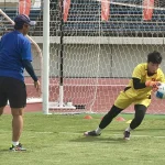 Seleção Feminina do Vietnã treina sob calor intenso antes do duelo contra a China nas quartas do Asiad 2026