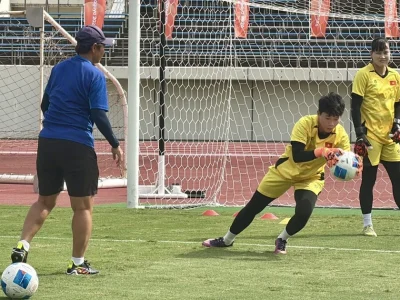Seleção Feminina do Vietnã treina sob calor intenso antes do duelo contra a China nas quartas do Asiad 2026