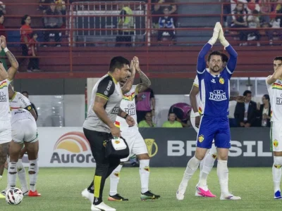 Brusque amarga empate no final contra a Ferroviária e se complica na luta da Série C