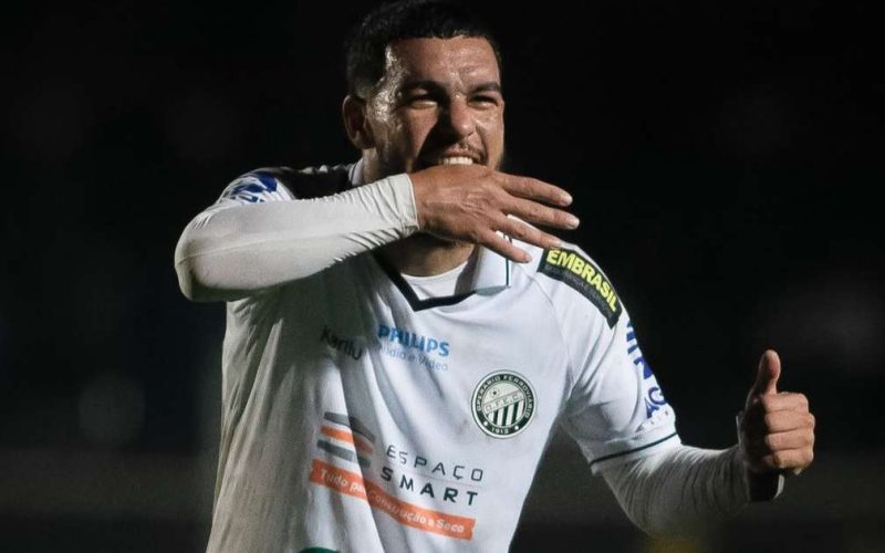 Moraes brilha em golaço, mas pede cautela: "Um jogo de cada vez" na busca pelo acesso do Operário no Brasileirão Série B