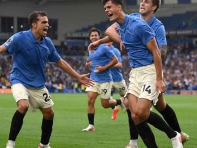 Brighton despacha Arsenal com goleada de 3 a 0 e encerra invencibilidade do rival na Premier League