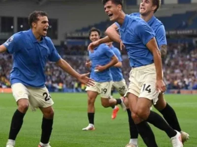 Brighton despacha Arsenal com goleada de 3 a 0 e encerra invencibilidade do rival na Premier League