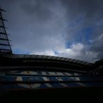 Manchester City pode enfrentar exclusão da Premier League, afirma ex-presidente David Bernstein