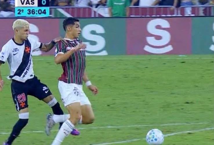 Fluminense critica arbitragem após erros em jogos recentes e pede mais respeito ao futebol