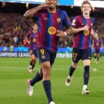 Gabriel Jesus marca pelo Barcelona e iguala Rivaldo na Liga dos Campeões com 27 gols históricos