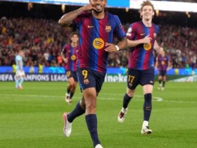 Gabriel Jesus marca pelo Barcelona e iguala Rivaldo na Liga dos Campeões com 27 gols históricos