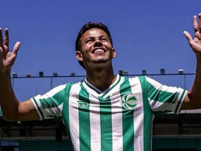 Ray Breno, do Vasco, recebe proposta do Veres Rivne enquanto brilha no Juventude
