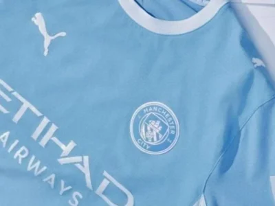 Manchester City considerado culpado em 114 irregularidades financeiras pela Premier League; punições podem incluir perda de pontos ou exclusão