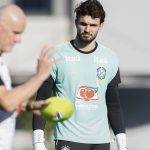 Otávio pode estrear como titular da Seleção Brasileira e igualar marca de Dida e Gomes em 23 anos