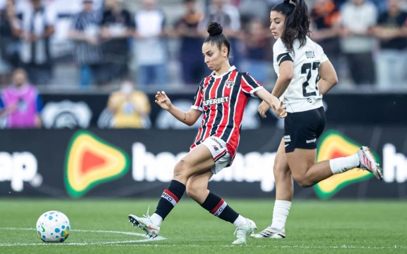 Corinthians e São Paulo empatam em 1 a 1 na final do Campeonato Brasileiro Feminino com gols de Gabi Zanotti e Giovanna Crivelari