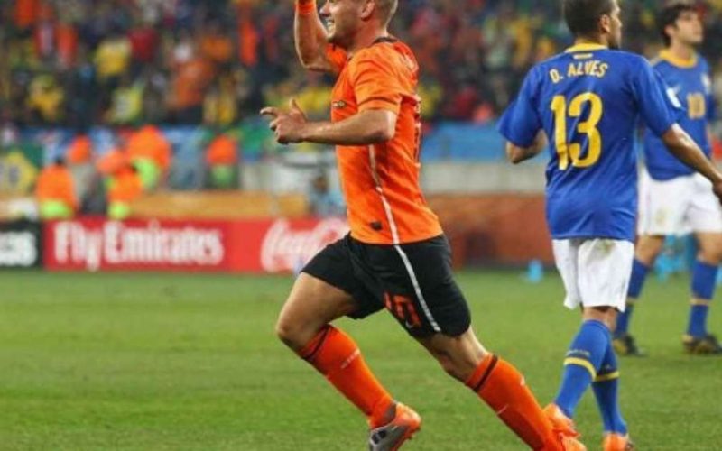 Sneijder leiloa bola do jogo contra o Brasil e medalha de 2014, arrecadando quase R$ 200 mil