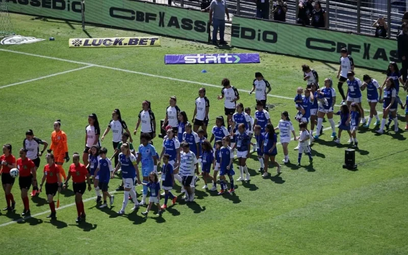 Cruzeiro fecha patrocínio com a Cremer para a equipe feminina durante as quartas do Brasileirão