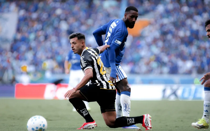 Santos em busca de sequência positiva recebe o Cruzeiro, que quer a segunda vitória seguida no Brasileirão