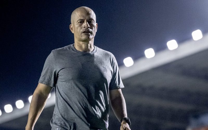 Alex mantém cautela e alerta: Athletic ainda precisa de mais pontos para garantir permanência na Série B