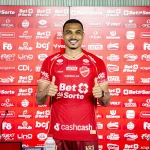 Jonathan Costa é apresentado pelo Vila Nova e sonha com acesso à Série A
