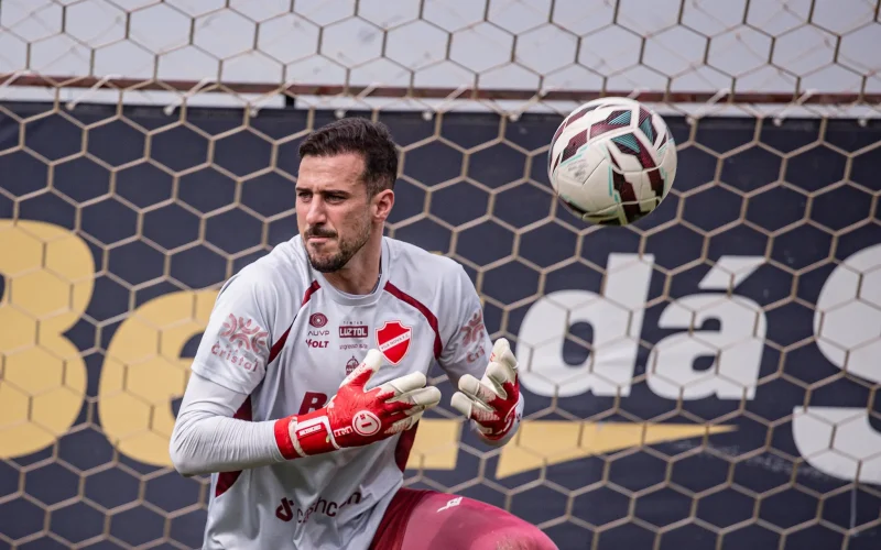 Helton Leite pede foco e disciplina ao Vila Nova nas últimas dez rodadas da Série B: “É hora de manter a consistência”