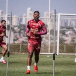 Vila Nova ganha reforço de Hayner para duelo crucial contra o América-MG na Série B
