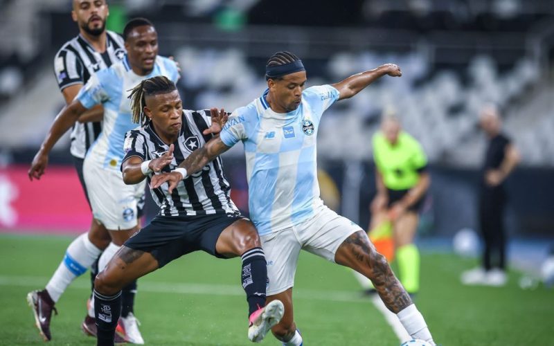 Botafogo vence Grêmio em jogo emocionante e se afasta da zona de rebaixamento no Brasileirão