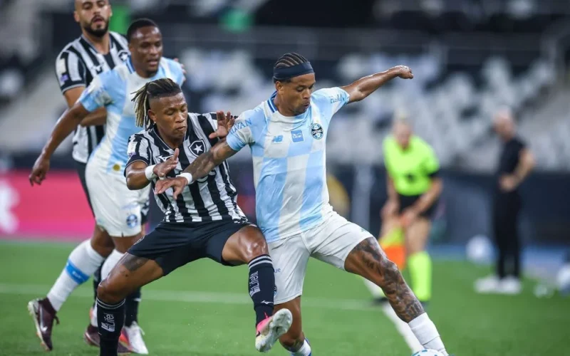 Botafogo vence Grêmio em jogo emocionante e se afasta da zona de rebaixamento no Brasileirão