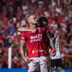 Vila Nova firme na liderança da Série B após tropeços de concorrentes diretos