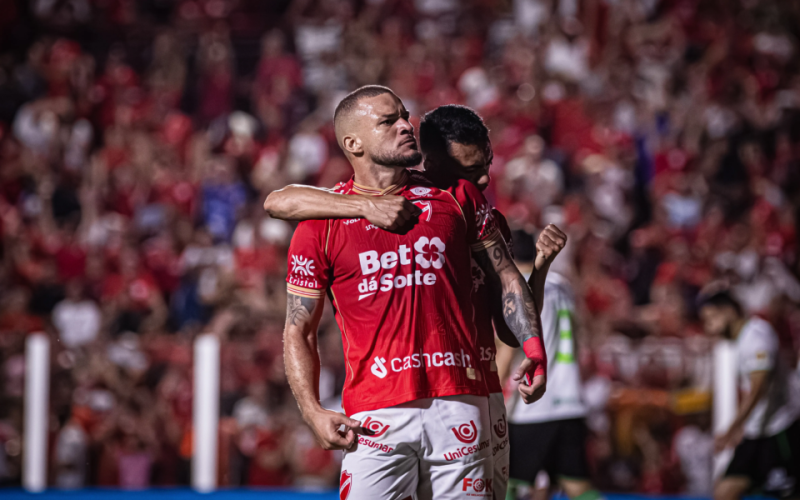 Vila Nova firme na liderança da Série B após tropeços de concorrentes diretos