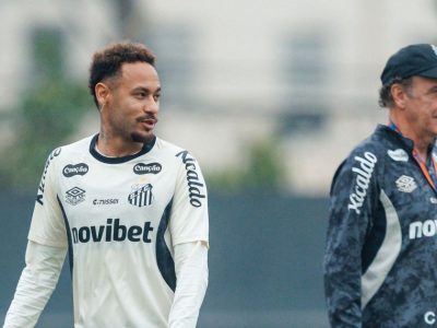 Neymar pode voltar a vestir a camisa do Santos contra o Flamengo no Brasileirão após período de recuperação