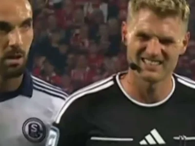 Árbitro se lesiona e para jogo durante vitória do Schalke sobre o Union Berlin na Bundesliga