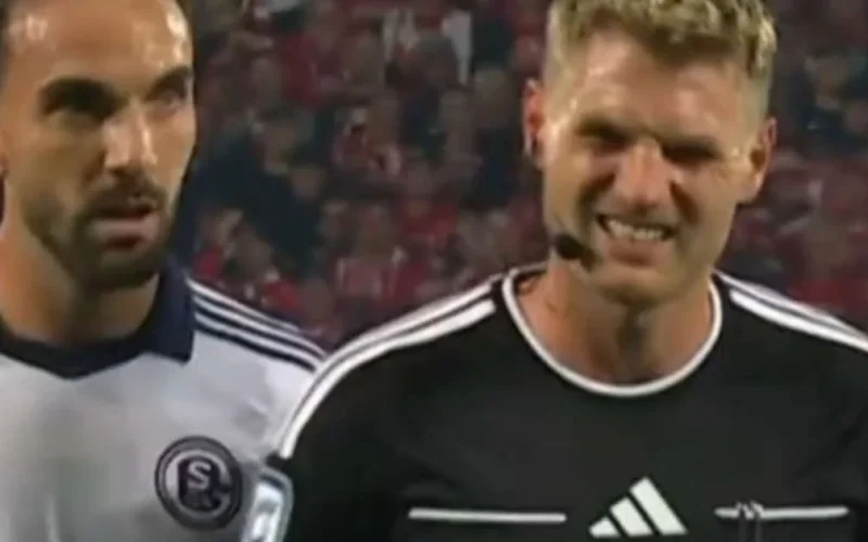 Árbitro se lesiona e para jogo durante vitória do Schalke sobre o Union Berlin na Bundesliga