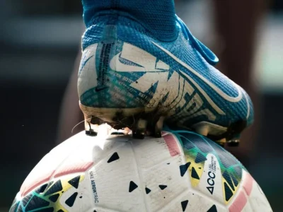 Futebol europeu bate recorde de 10 bilhões de euros em transferências no mercado de verão de 2026