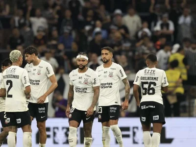 Corinthians busca sair do jejum e enfrenta a Chapecoense lanterna do Brasileirão antes de desafio na Libertadores