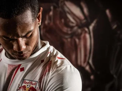 Bragantino fecha com Wallace Yan, ex-Flamengo, por 6 milhões de euros e contrato até 2031