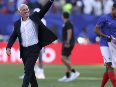 Federação Francesa descarta homenagem a Didier Deschamps para manter foco no novo ciclo de Zinedine Zidane