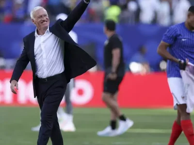 Federação Francesa descarta homenagem a Didier Deschamps para manter foco no novo ciclo de Zinedine Zidane