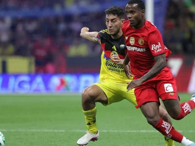 Helinho expulso e envolvido em confusão: ex-São Paulo protagoniza tumulto no futebol mexicano