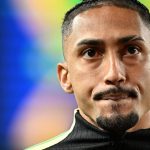 Barcelona se preocupa com Raphinha após convocação para amistosos da Seleção Brasileira durante a Data Fifa