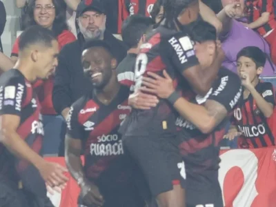Athletico supera Bahia por 2 a 1 e retoma a briga pela Libertadores no Brasileirão