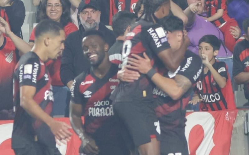 Athletico supera Bahia por 2 a 1 e retoma a briga pela Libertadores no Brasileirão