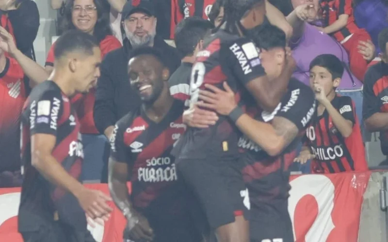 Athletico supera Bahia por 2 a 1 e retoma a briga pela Libertadores no Brasileirão
