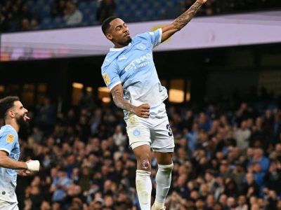 Allan brilha em estreia e marca primeiro gol pelo Manchester City na goleada sobre o Norwich