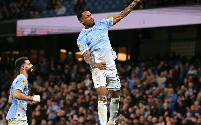 Allan brilha em estreia e marca primeiro gol pelo Manchester City na goleada sobre o Norwich