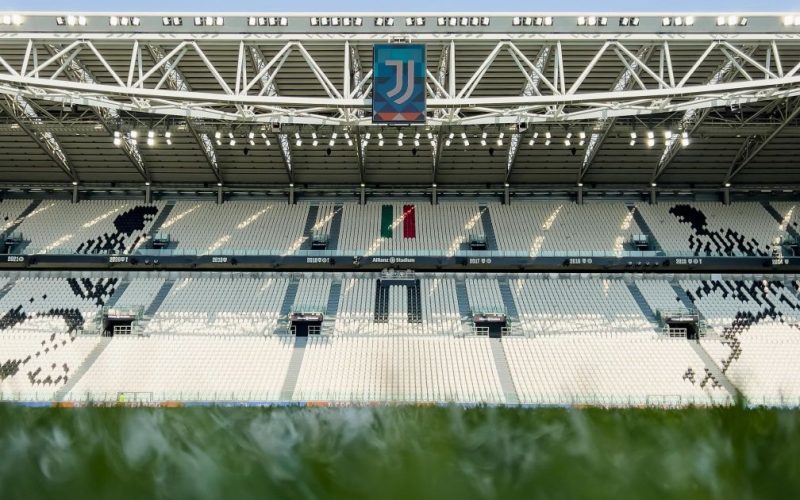 Juventus e Milan se enfrentam em partida decisiva da Serie A neste domingo; saiba onde assistir