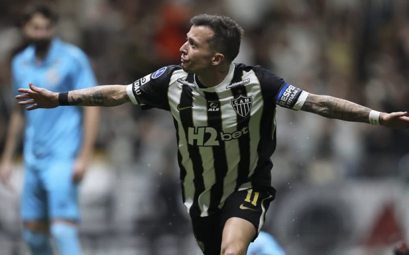Bernard brilha e marca gol relâmpago no Atlético-MG contra o Santos na Sul-Americana