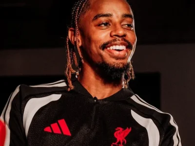 Liverpool contrata Barcola por 140 milhões de euros e eleva janela de transferências a novo recorde