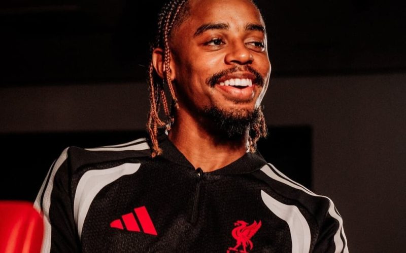 Liverpool contrata Barcola por 140 milhões de euros e eleva janela de transferências a novo recorde
