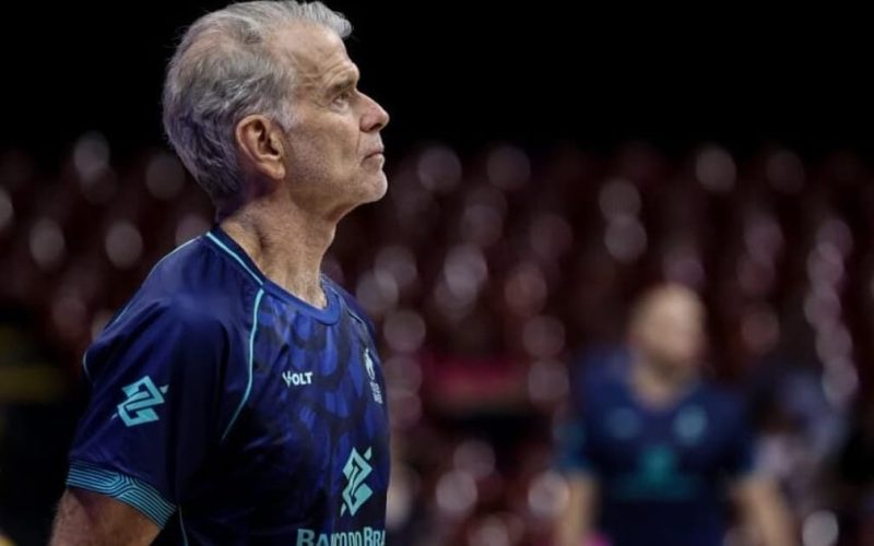 Brasil enfrenta a França em amistoso preparatório para o Campeonato-Europeu de Vôlei em Paris