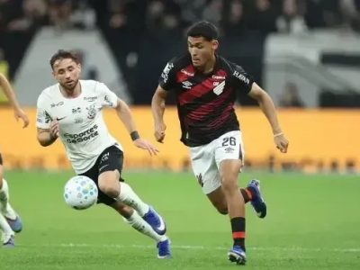 Athletico-PR comemora retorno de Claudinho para a reta final do Brasileirão