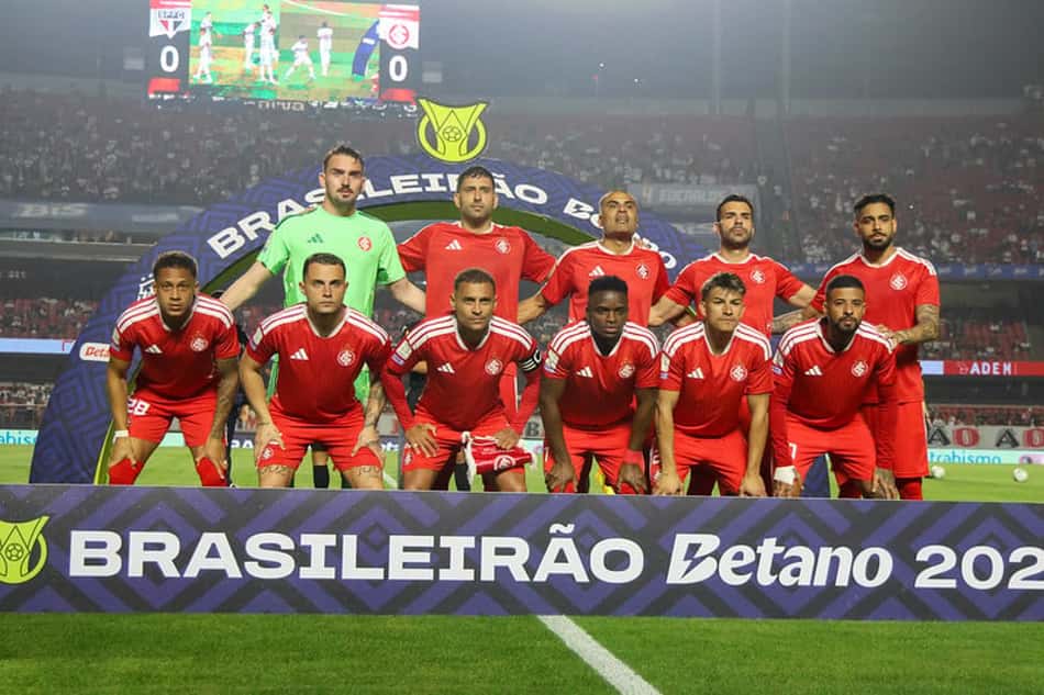 Equipe do Internacional em foto oficial antes de encarar o São Paulo pelo Brasileirão